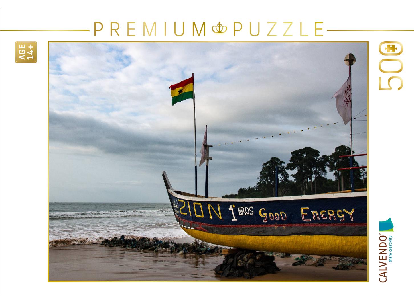 Ein Fischerboot am Strand von Busua